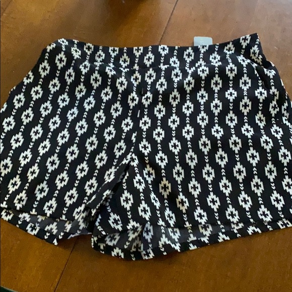Forever 21+ tribal shorts - Picture 3 of 4